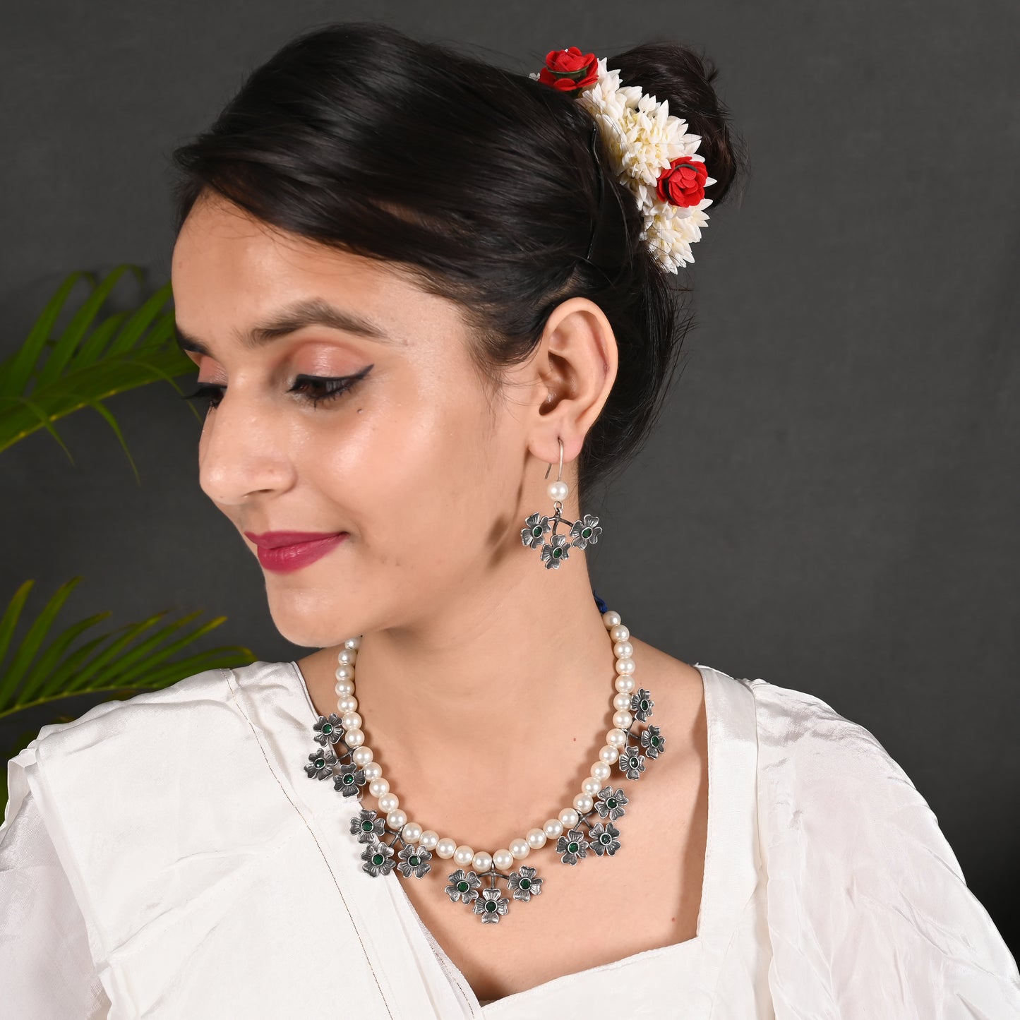 Tanusha Jewels Beautiful Pearl Handmade Necklace Set with 1 Pair of Earrings