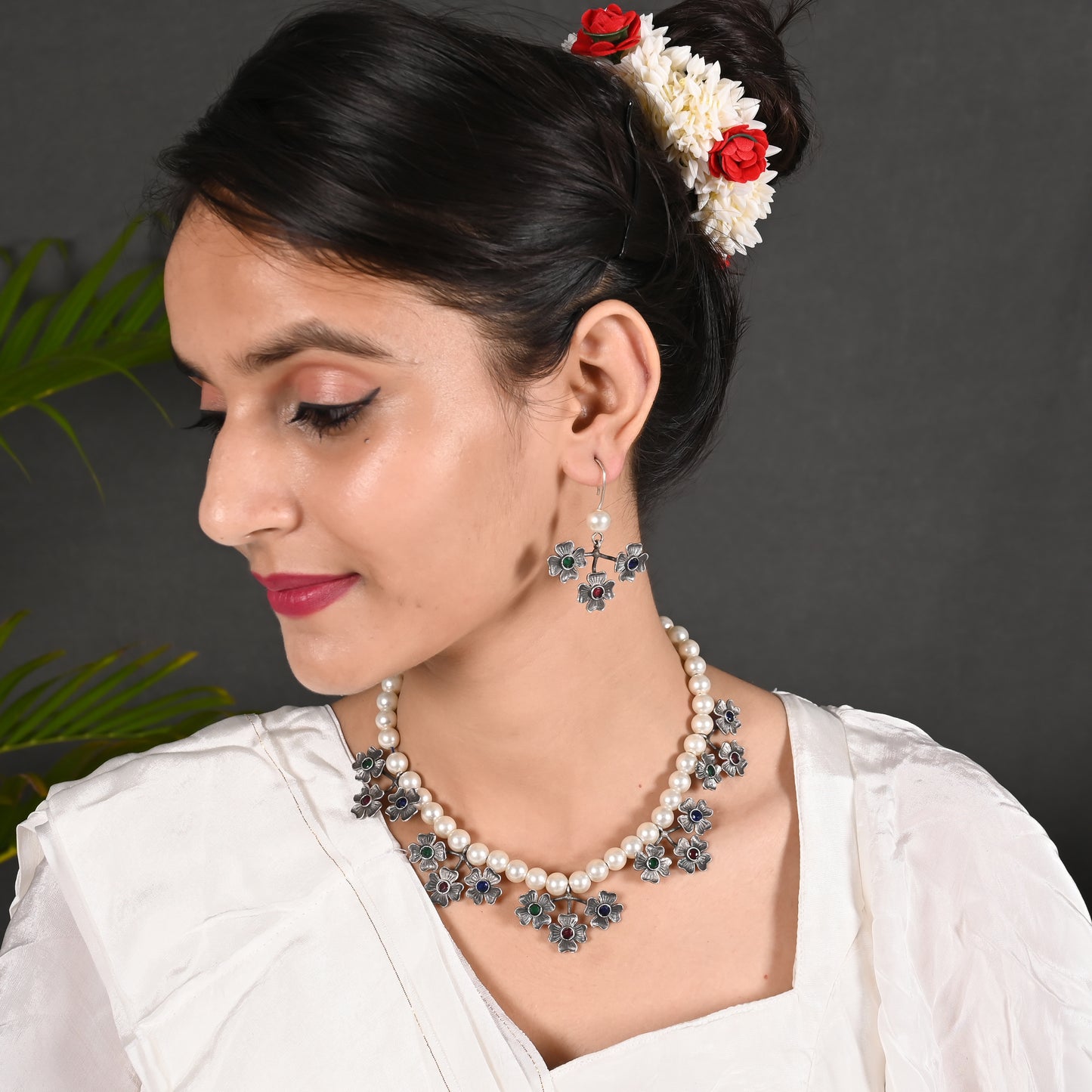 Tanusha Jewels Beautiful Pearl Handmade Necklace Set with 1 Pair of Earrings